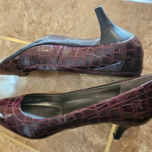 BANDOLINO SHOES, WINE COLOR, SIZE 7.5 - Picture 5 of 8